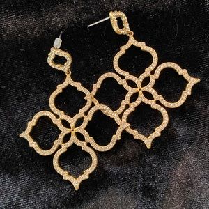 Absolutely beautiful pair of crystal earrings